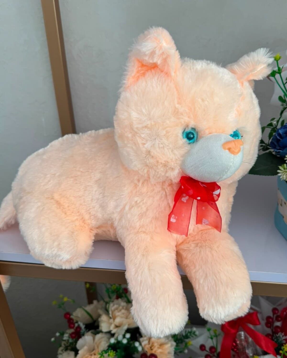 Peach Talking Cat fresh flower bouquet by Phool Pattiyan Lahore